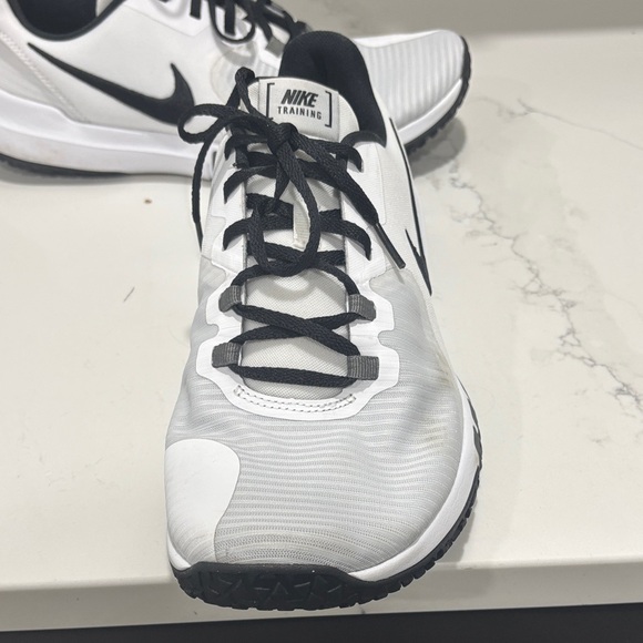 Nike Men's White and Black Running Shoes - Picture 4 of 11